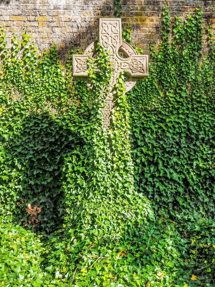 tombe e croci hdr al cimitero di goth foto