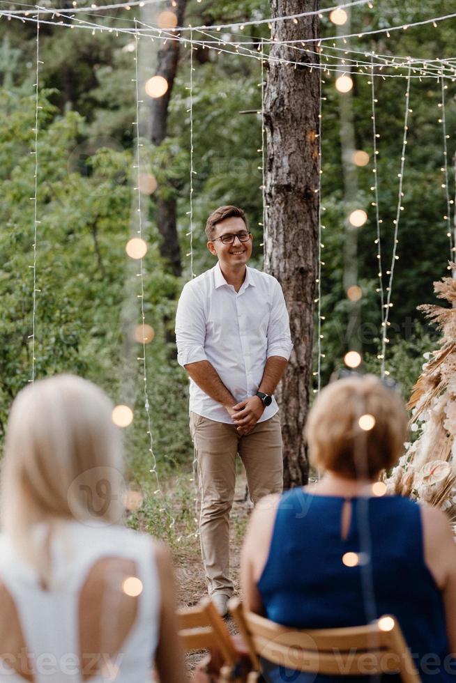 cerimonia nuziale del matrimonio di un ragazzo e una ragazza foto