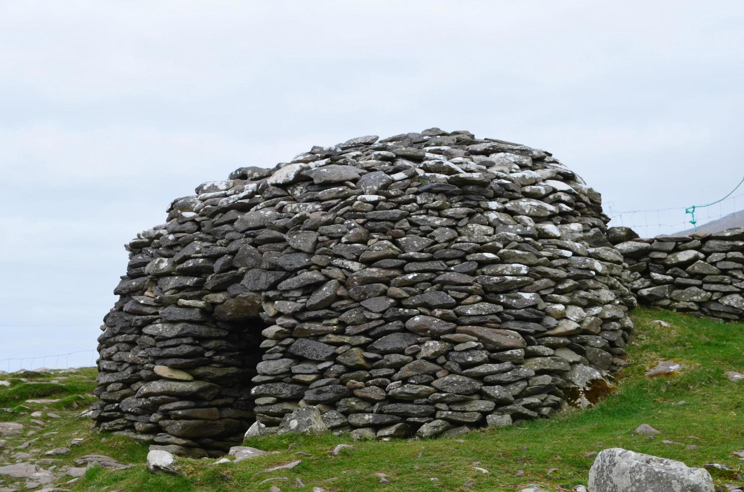 capanna alveare perfettamente intatta sulla penisola di Dingle foto