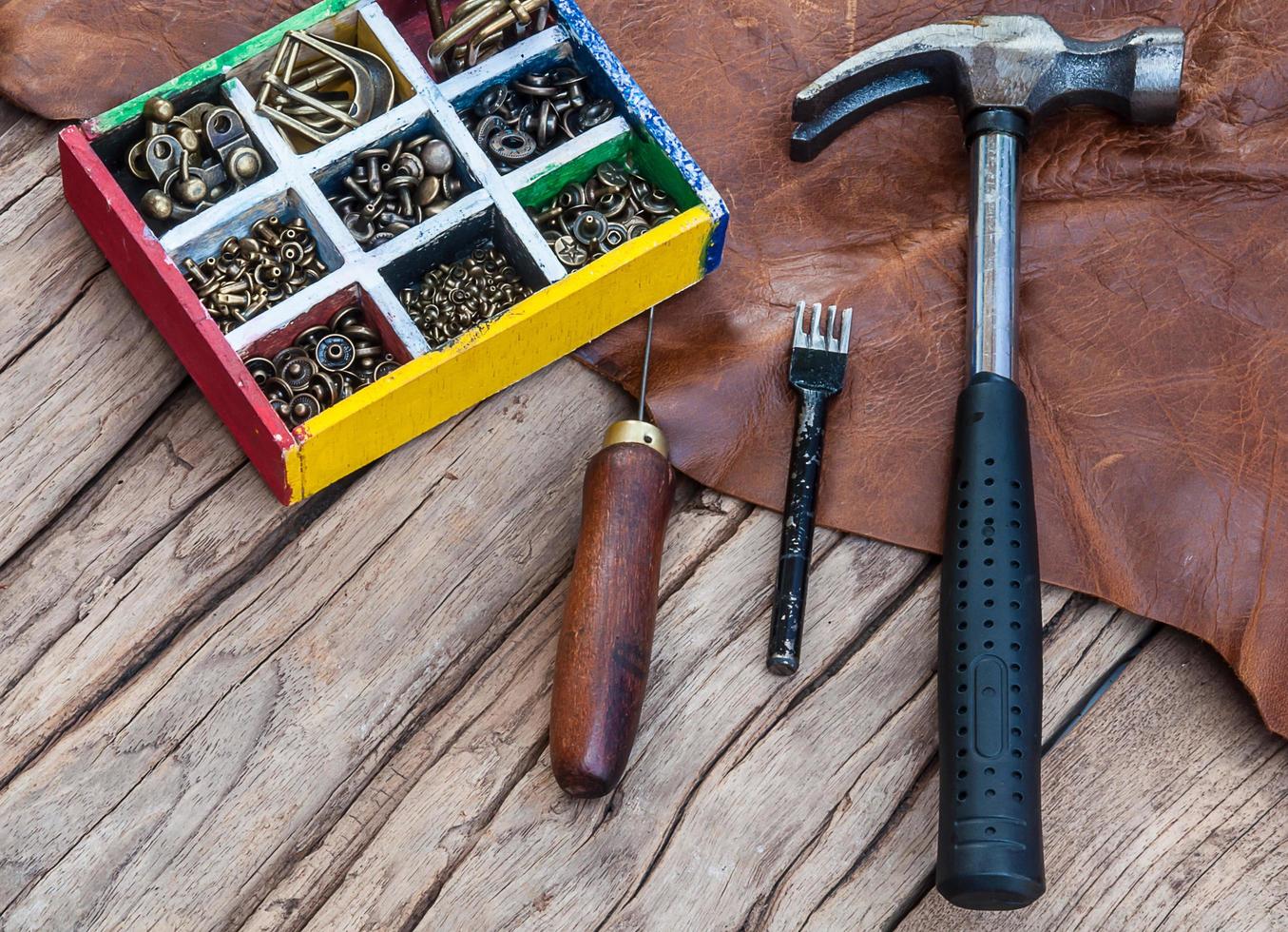 set di strumenti per cucire a mano in pelle foto