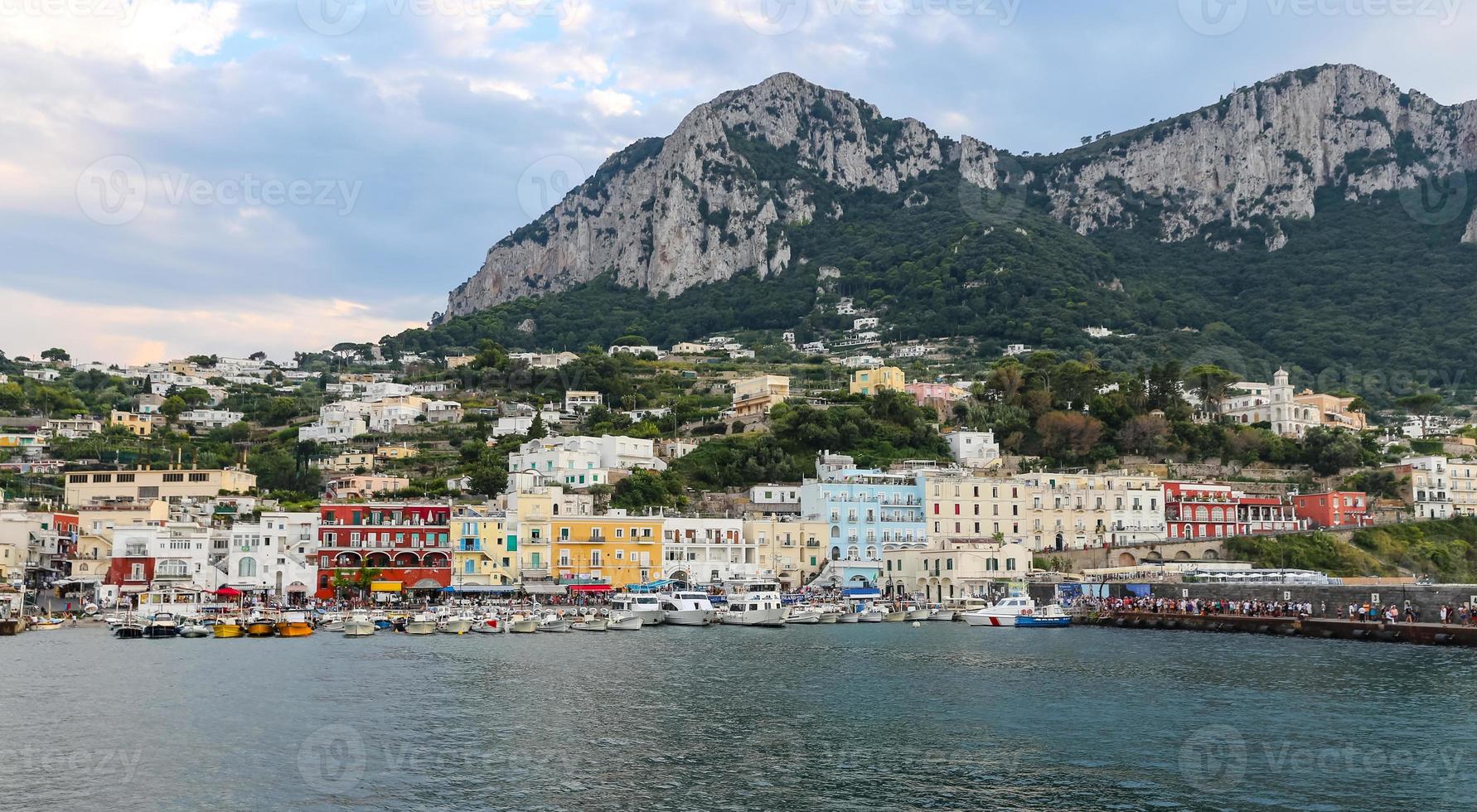 vista generale dell'isola di capri a napoli, italia foto