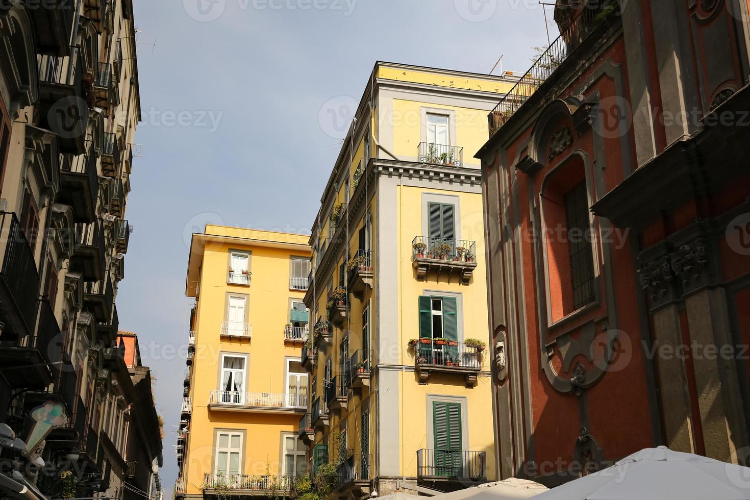 edificio a napoli, italia foto