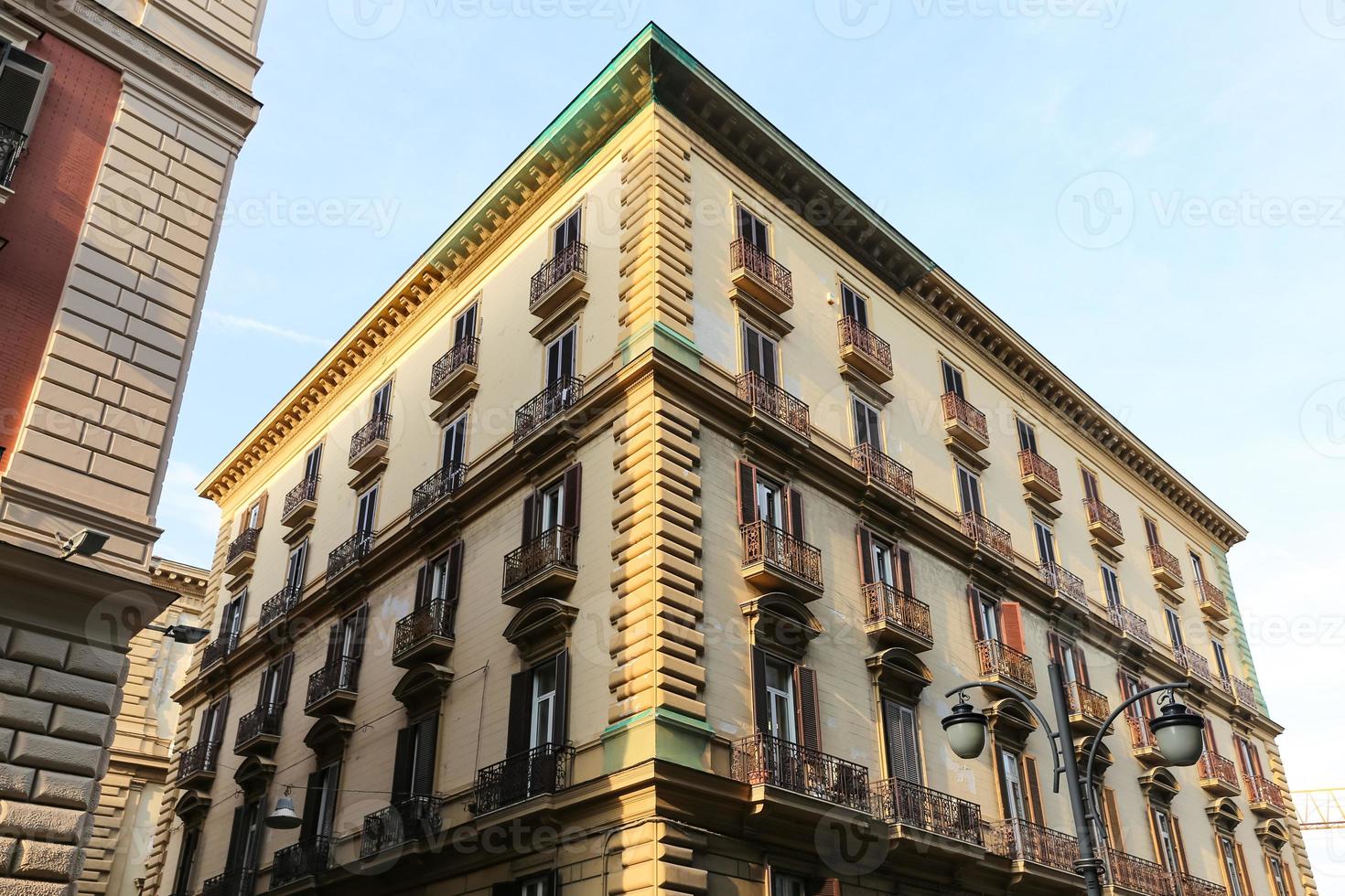 edificio a napoli, italia foto