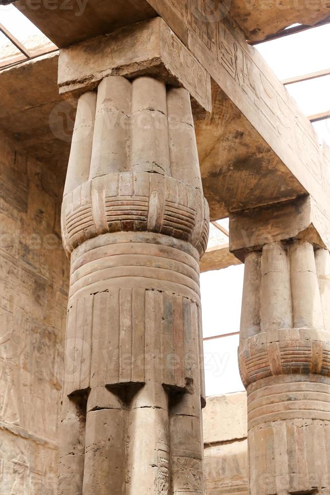 colonne nel tempio di luxor, luxor, egitto foto