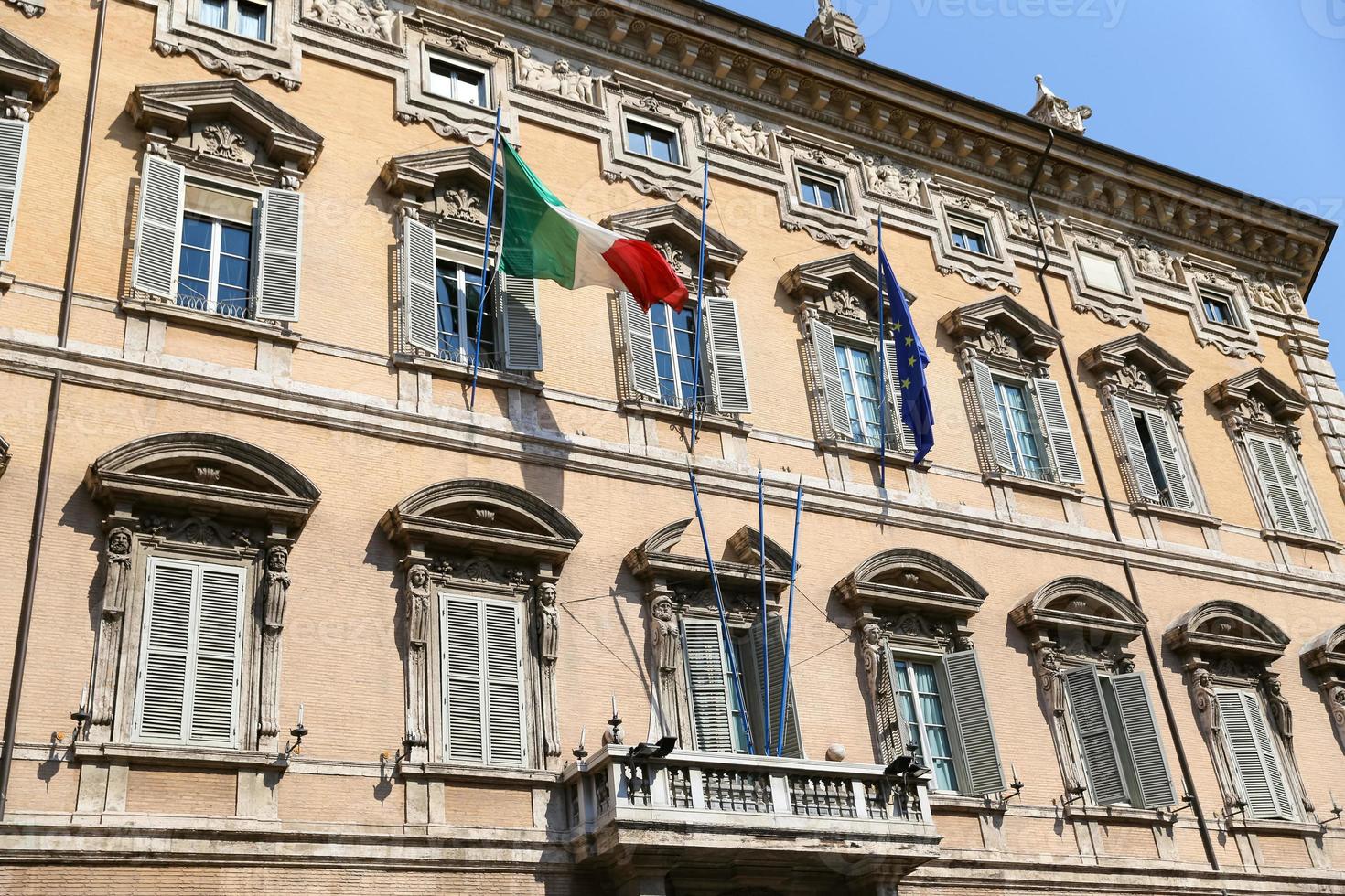 facciata di un edificio a roma, italia foto