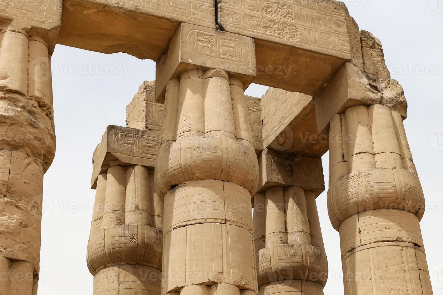 colonne nel tempio di luxor, luxor, egitto foto