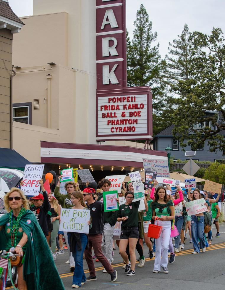 4 luglio 2022 larkspur california usa, corte madera larkspur 4 luglio sfilata, manifestanti per i diritti di aborto foto