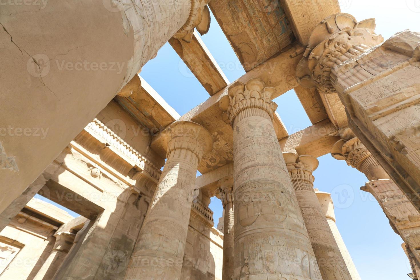 colonna nel tempio di kom ombo, assuan, egitto foto