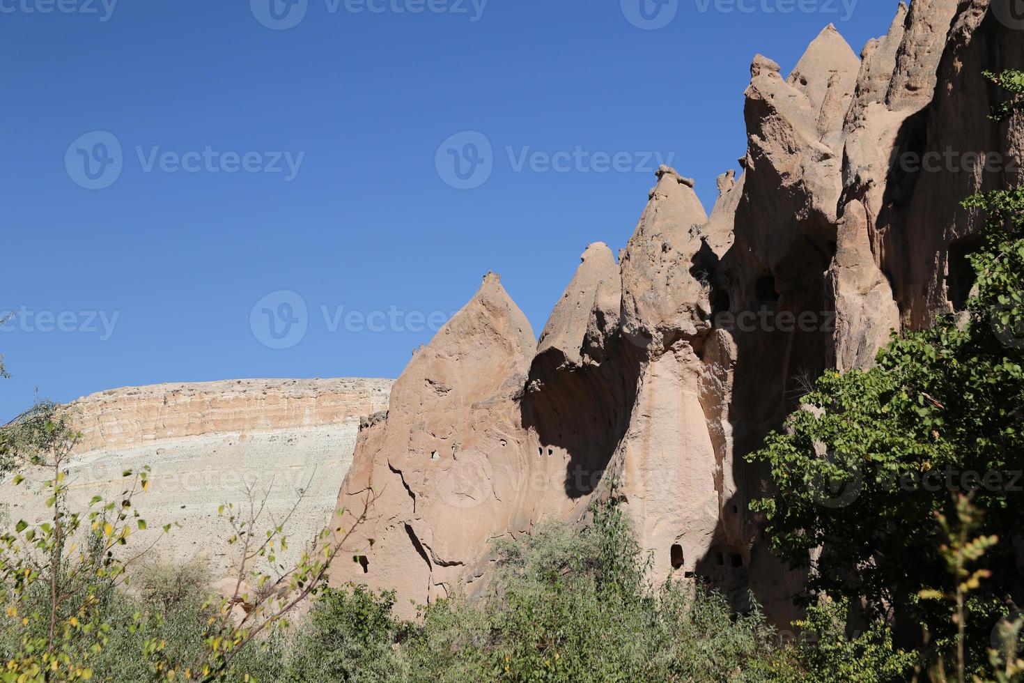 formazioni rocciose nella valle dello zelve, cappadocia, nevsehir, turchia foto