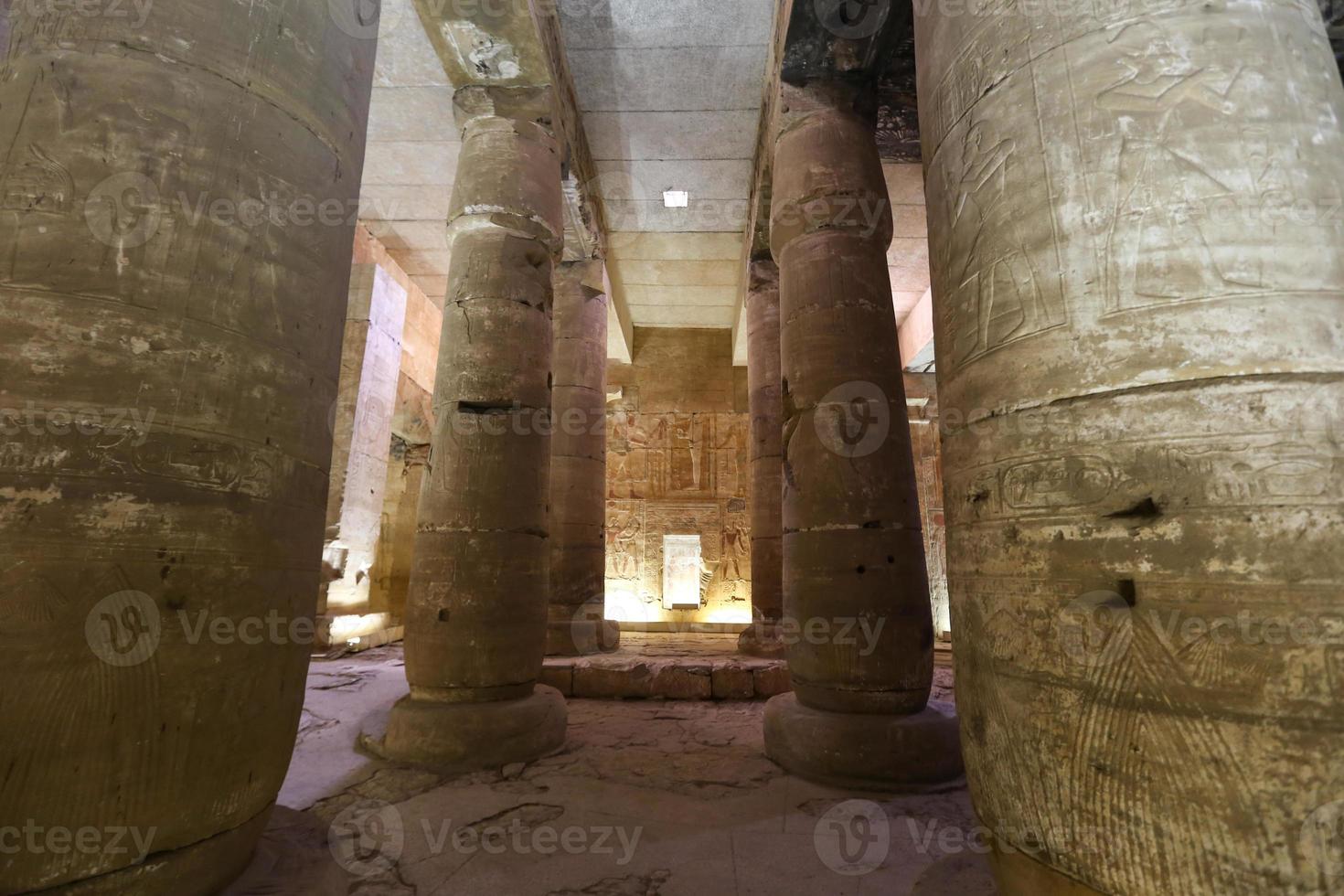 colonne nel tempio di abydos, madfuna, egitto foto