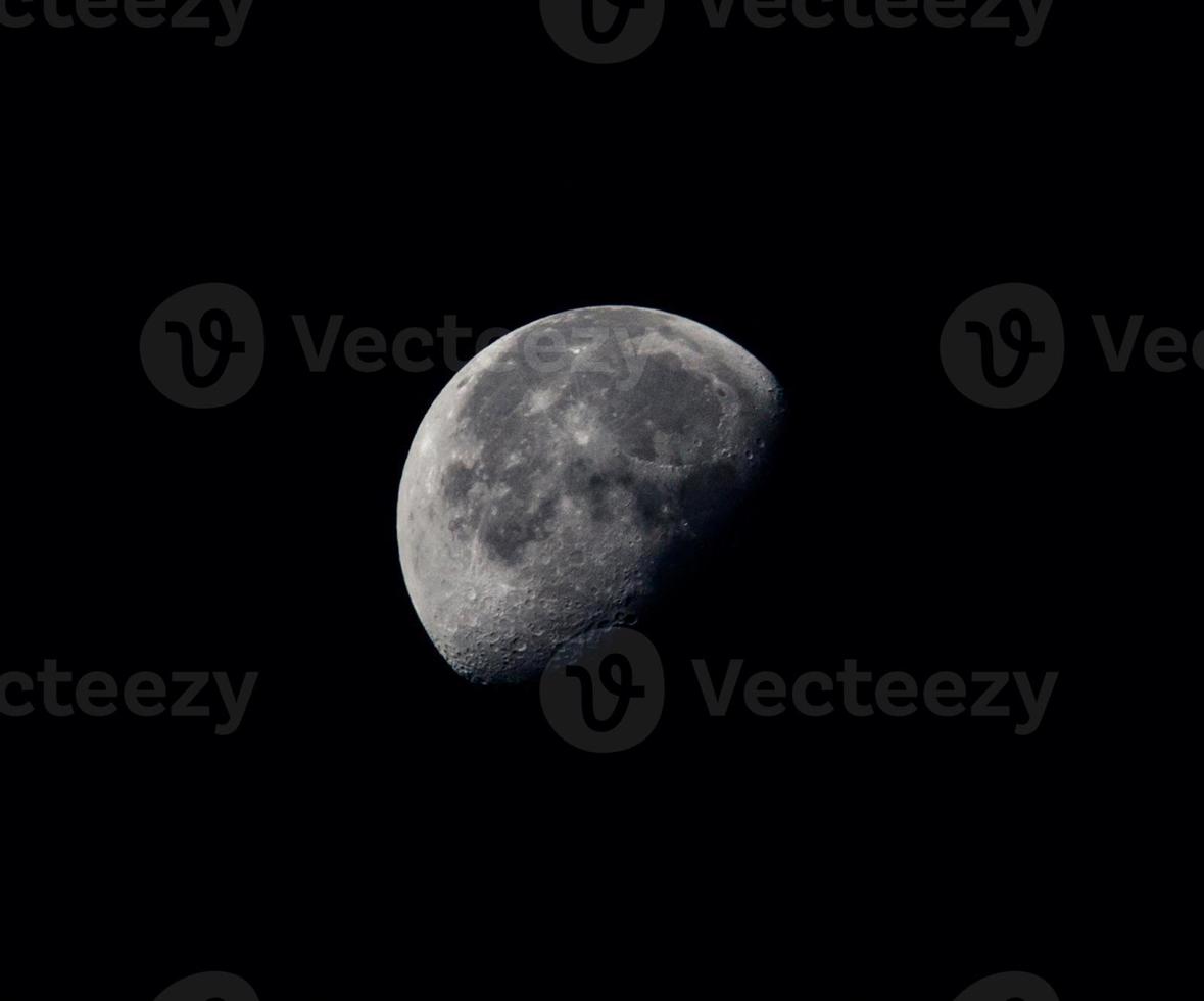 mezza luna con crateri foto