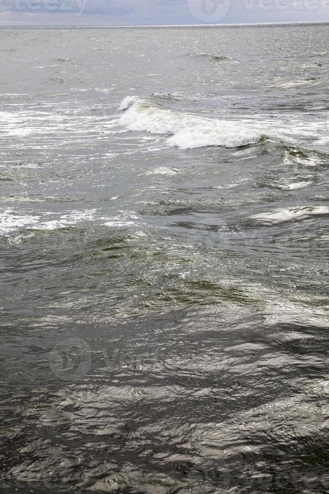 superficie dell'acqua sul mare foto