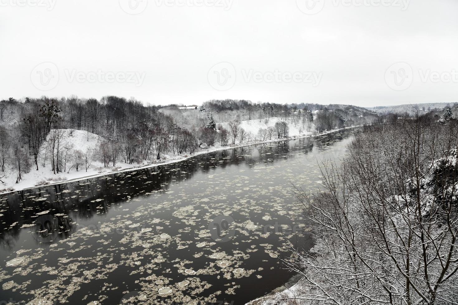fiume d'inverno bielorussia. foto