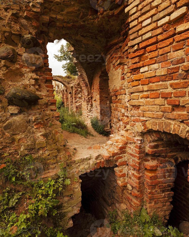 le rovine della fortezza si chiudono foto