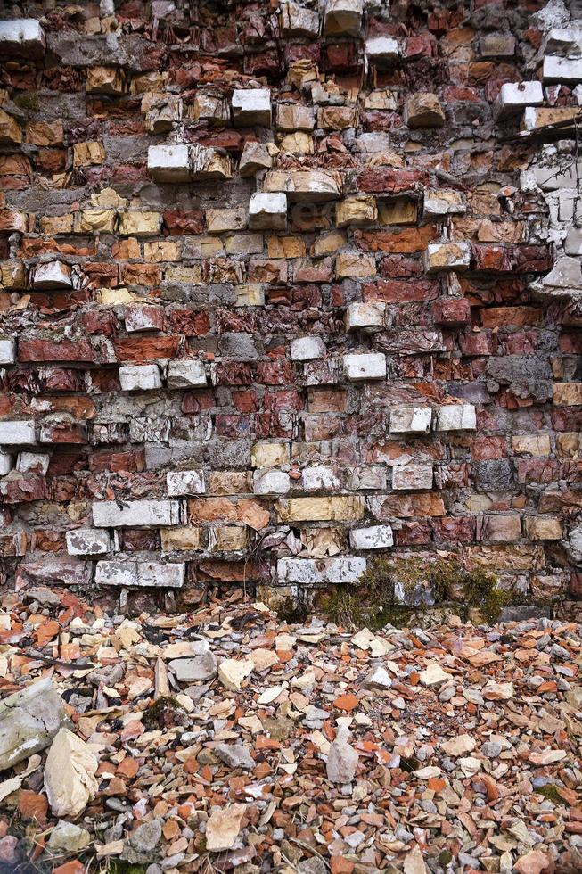 muro distrutto da vicino foto