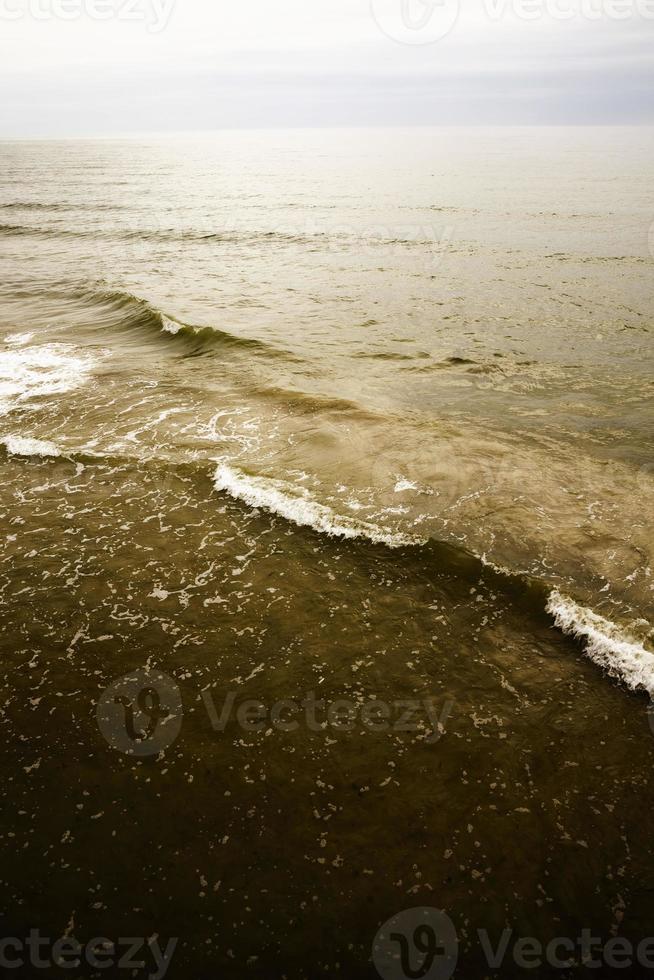 mare di spiaggia sabbiosa foto