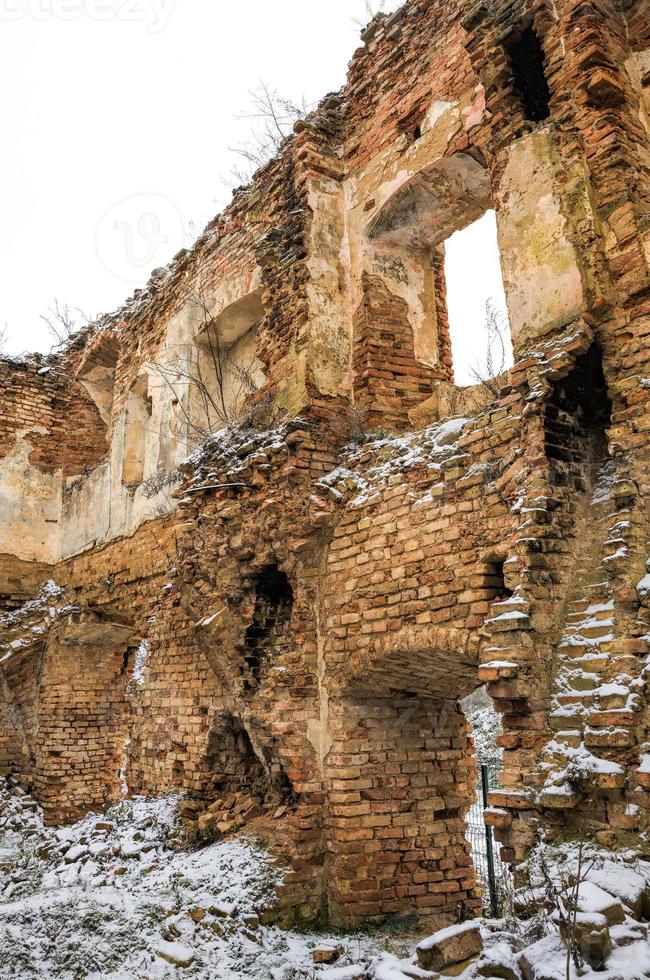 rovine di una fortezza in europa foto