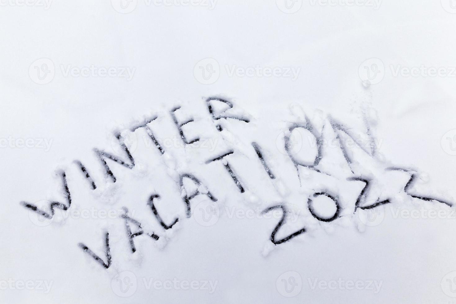 parole vacanze invernali disegnate sulla neve foto