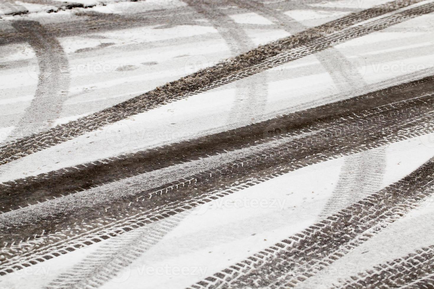 strada sotto la neve foto