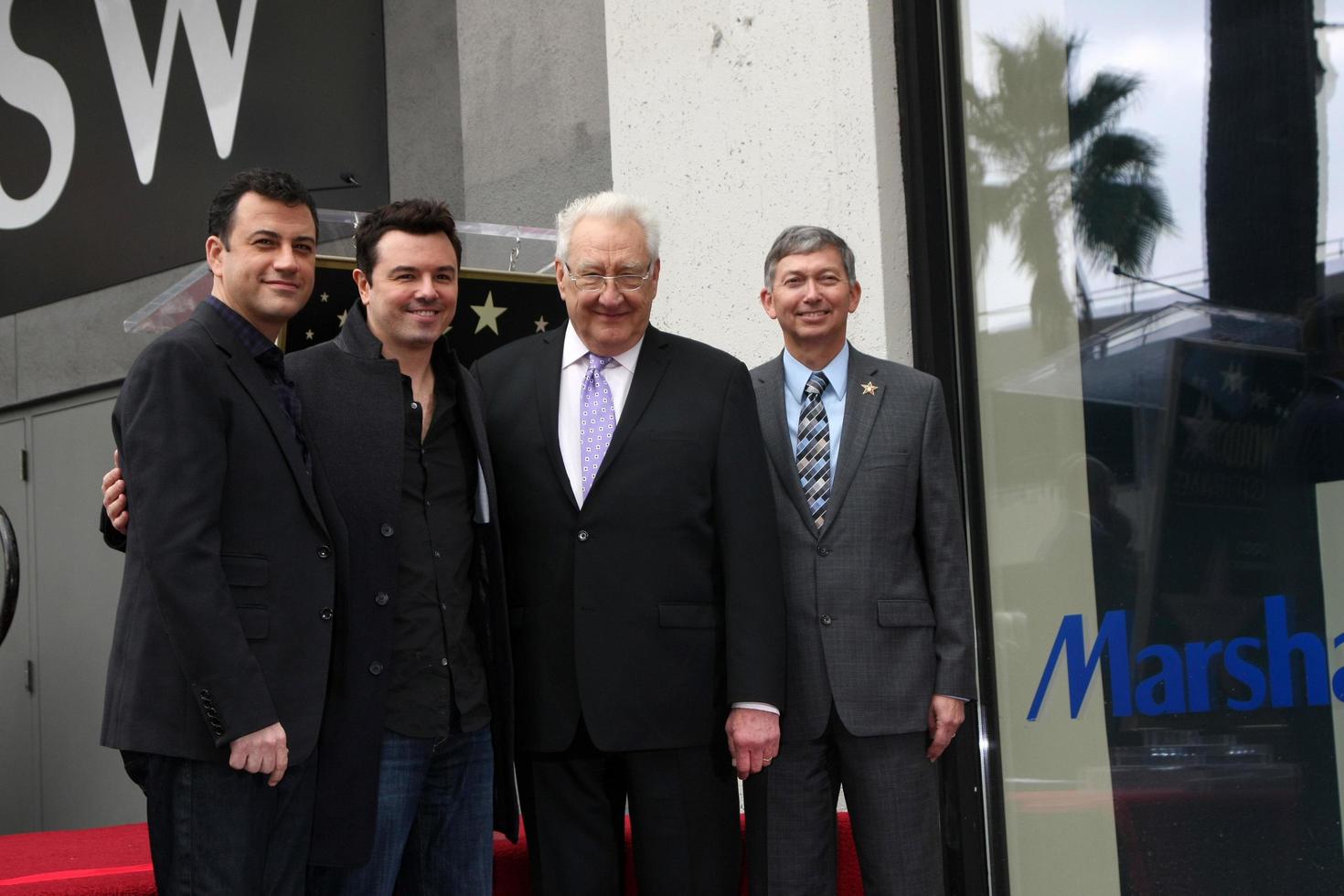 los angeles, 11 dic - jimmy kimmel, seth macfarlane, don mischer, leron gubler alla stella di don mischer sulla hollywood walk of fame all'hollywood boulevard l'11 dicembre 2014 a los angeles, ca foto