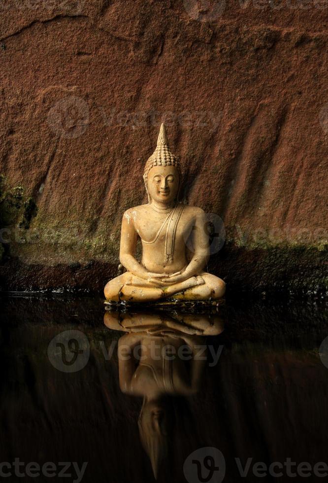 Buddha di riflessione foto