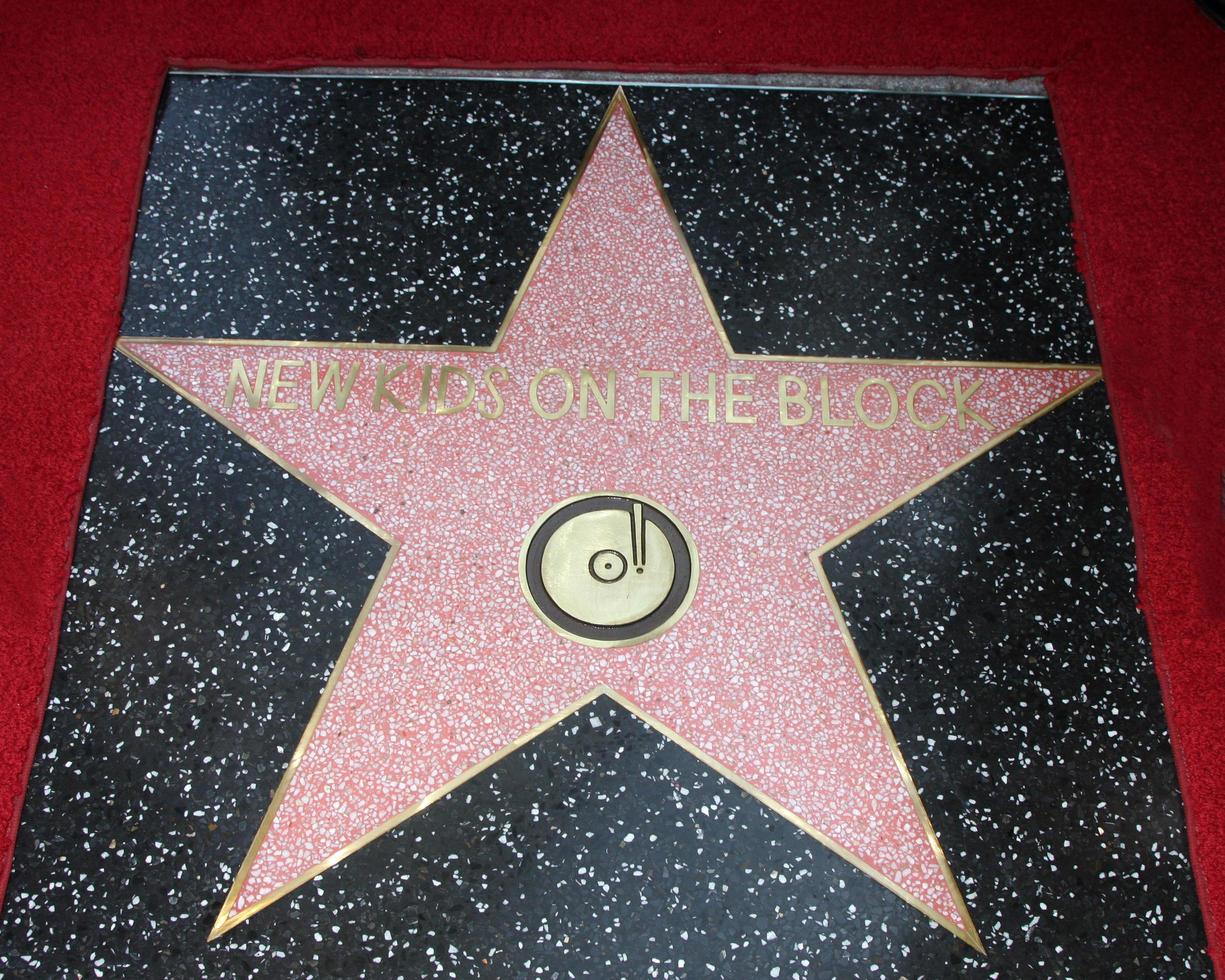 los angeles, 9 ottobre - new kids on the block star al new kids on the block hollywood walk of fame star cerimonia all'hollywood boulevard il 9 ottobre 2014 a los angeles, ca foto