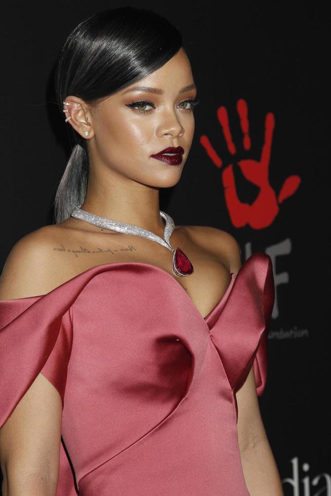 los angeles, 11 dic - rihanna alla prima palla di diamante annuale di rihanna al vigneto l'11 dicembre 2014 a beverly hills, ca foto