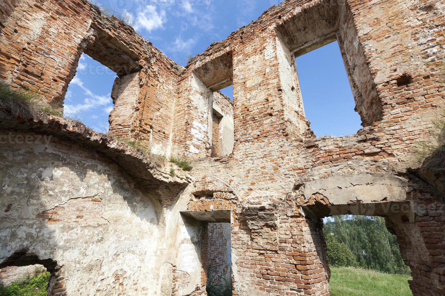 le rovine di un'antica fortezza foto