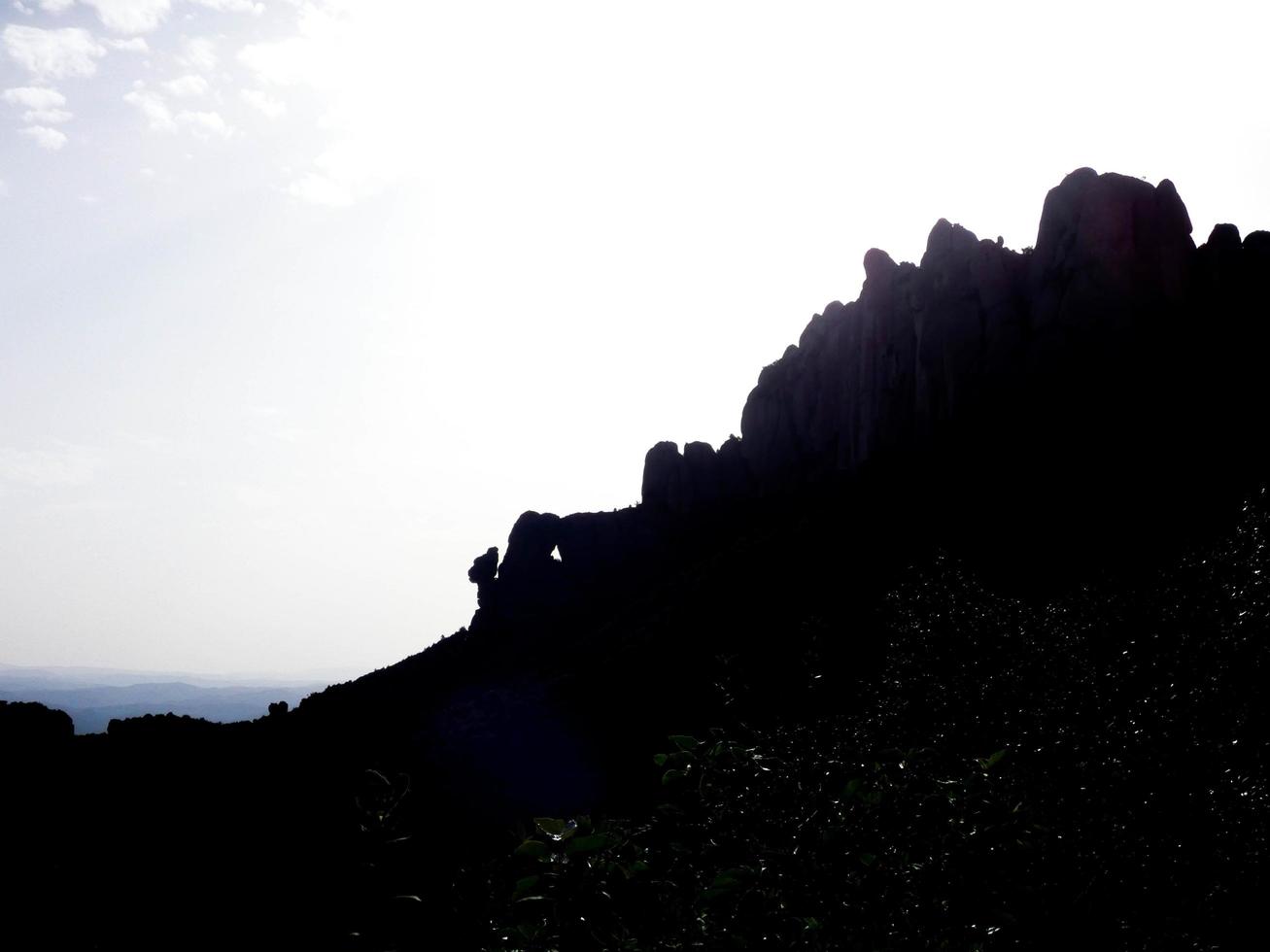 profilo delle montagne di montserrat nella provincia di barcellona, catalogna, spagna. foto