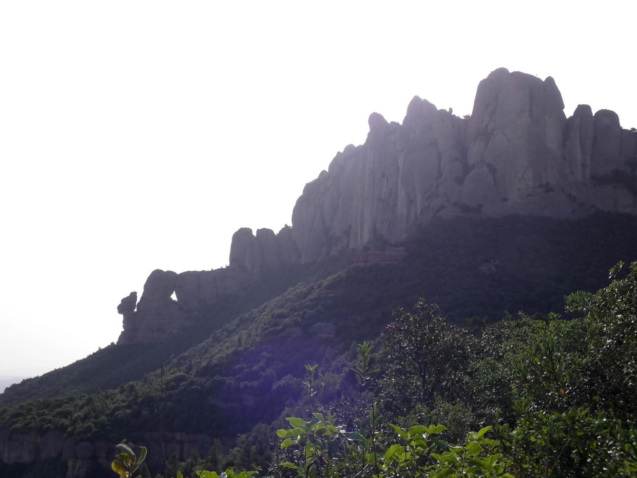 profilo delle montagne di montserrat nella provincia di barcellona, catalogna, spagna. foto