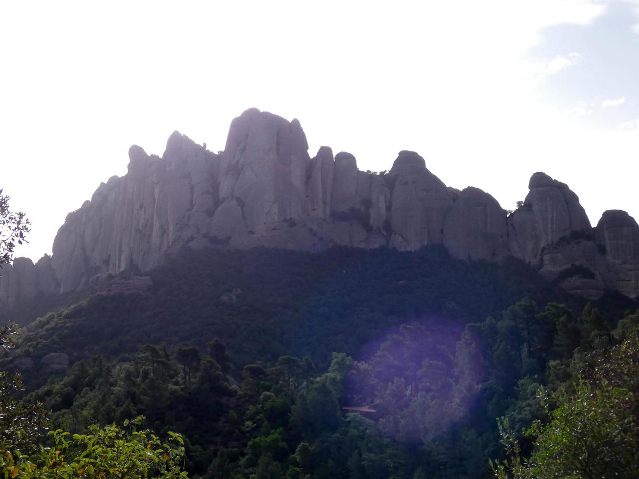 profilo delle montagne di montserrat nella provincia di barcellona, catalogna, spagna. foto