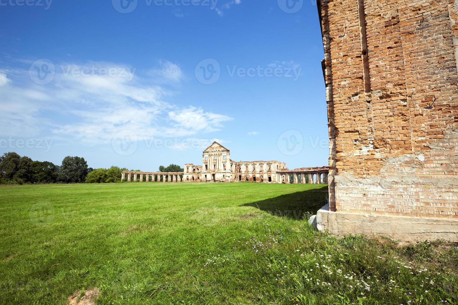 le rovine di un'antica fortezza foto