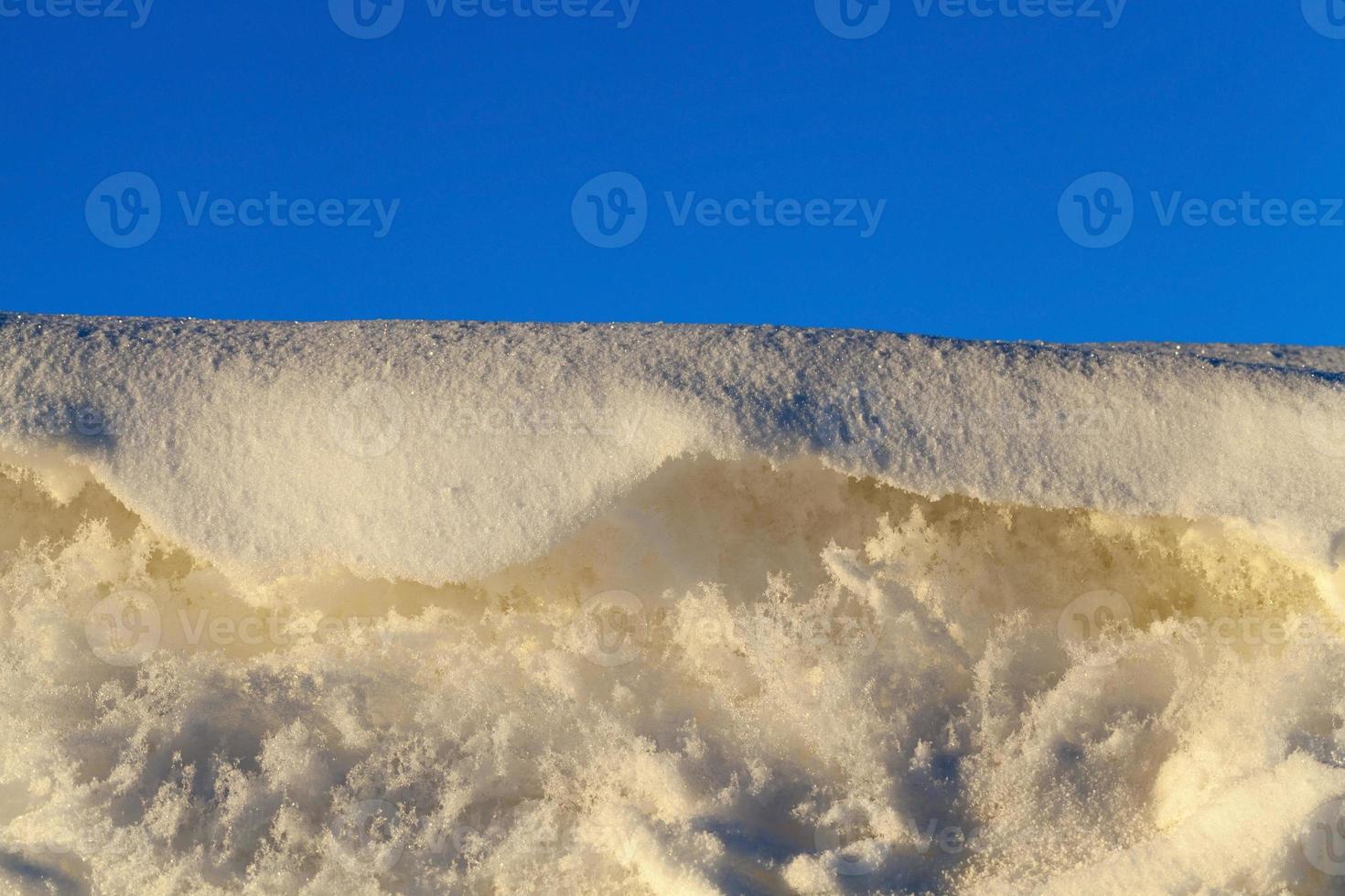 cumuli di neve in inverno foto