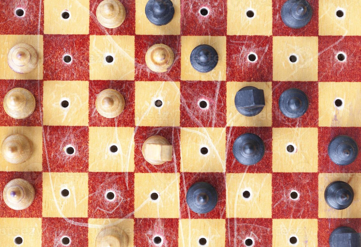 piccoli scacchi di legno foto