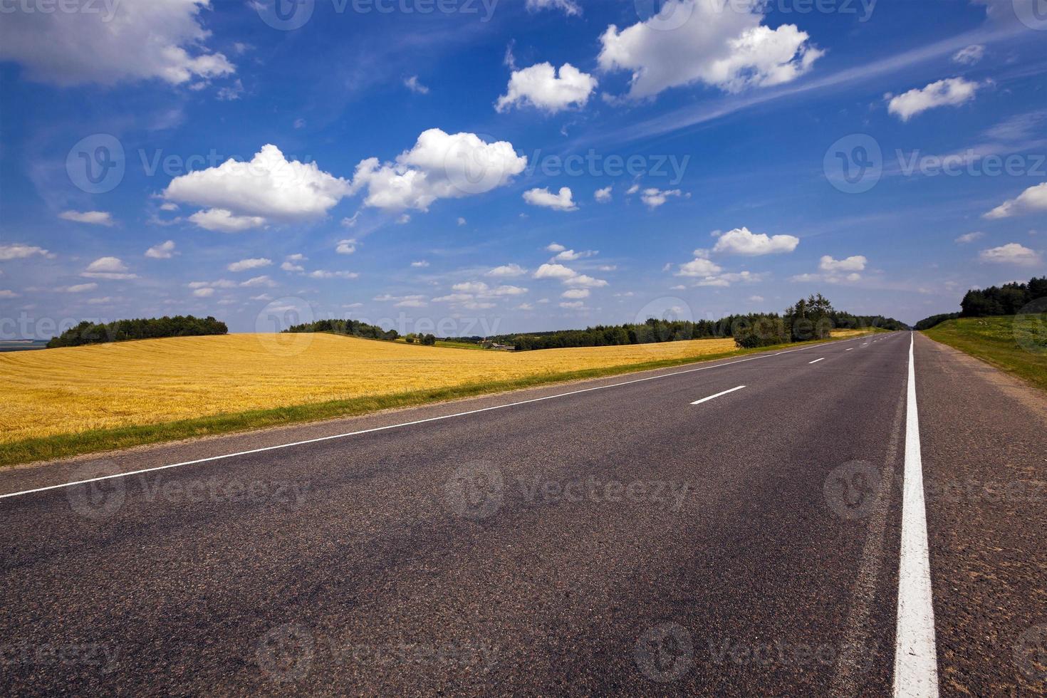 la strada asfaltata foto