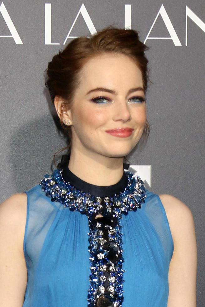 los angeles, 6 dicembre - Emma Stone alla prima mondiale di la la land al teatro del villaggio il 6 dicembre 2016 a Westwood, ca foto