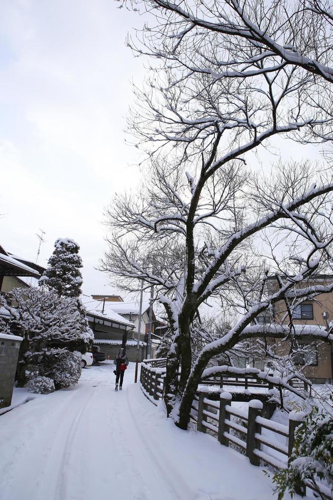 casa giapponese con la neve foto