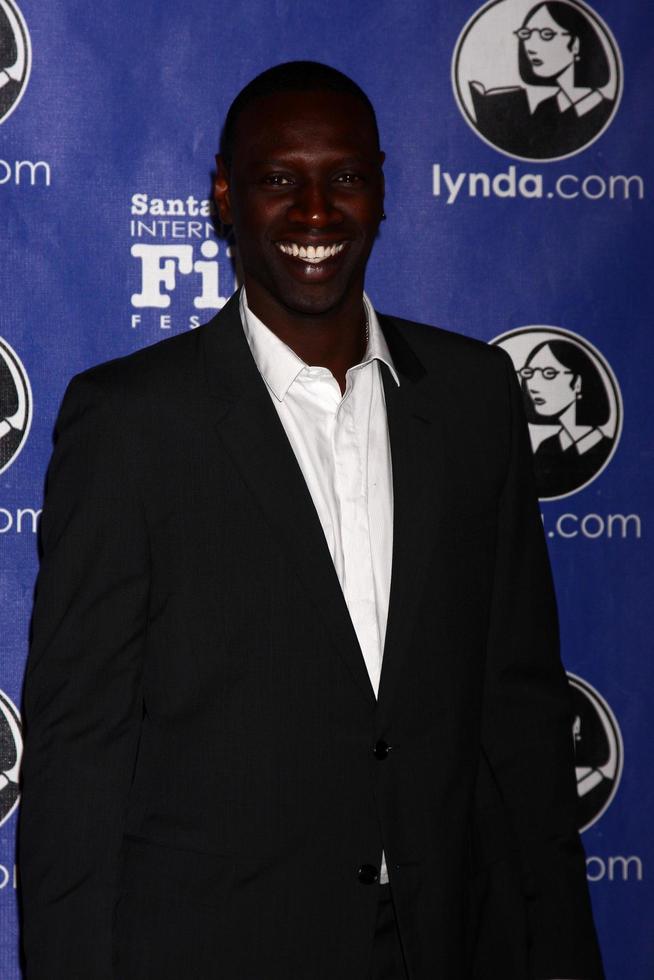 santa barbara, 29 gennaio - omar sy arriva al santa barbara international film festival s 2013 virtuosos award al teatro di arlington il 29 gennaio 2013 a santa barbara, ca foto