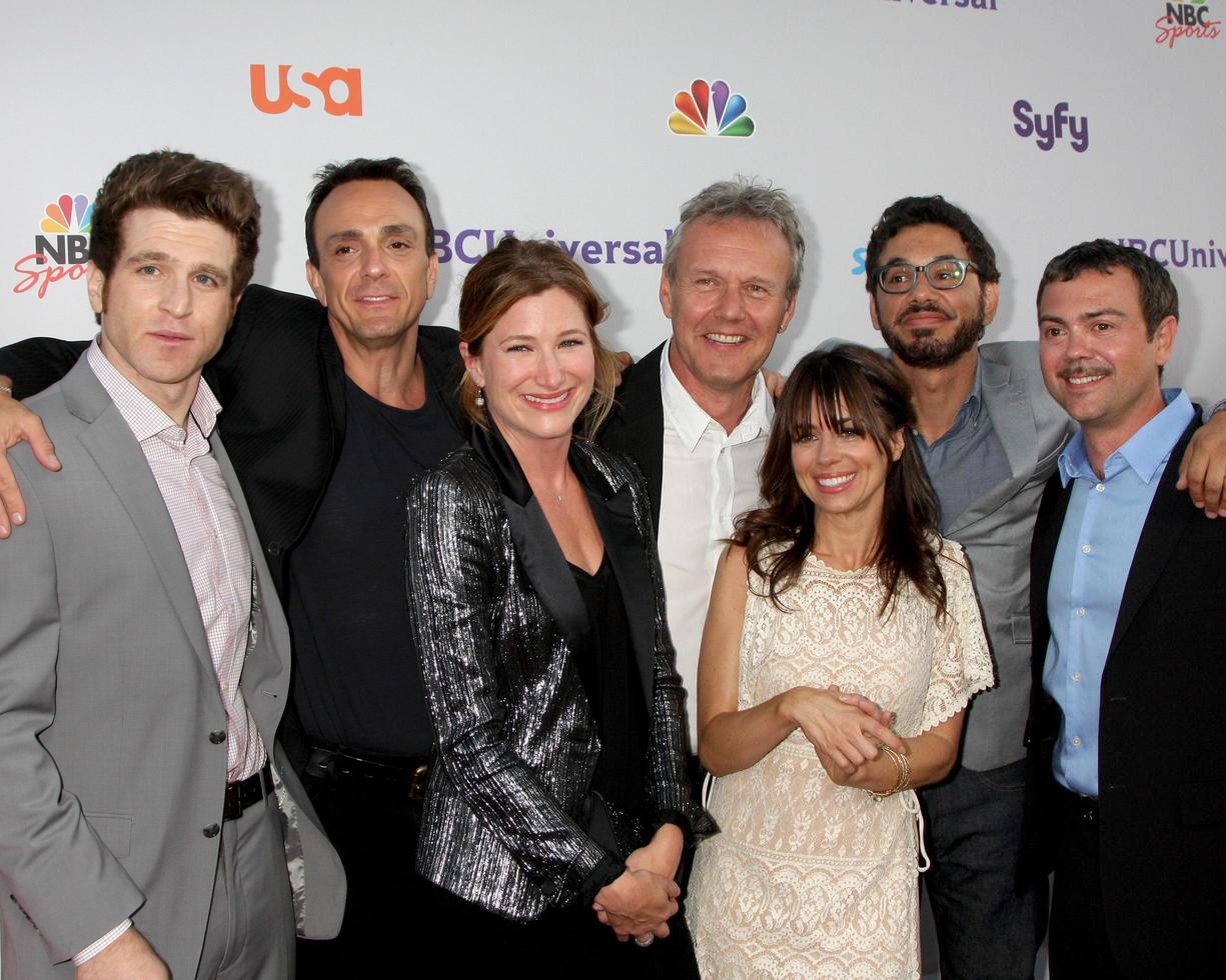 los angeles, 1 agosto - hank azaria, anthony head, natasha leggero e cast free agent in arrivo al nbc tca summer 2011 all star party all'hotel sls il 1 agosto 2011 a los angeles, ca foto