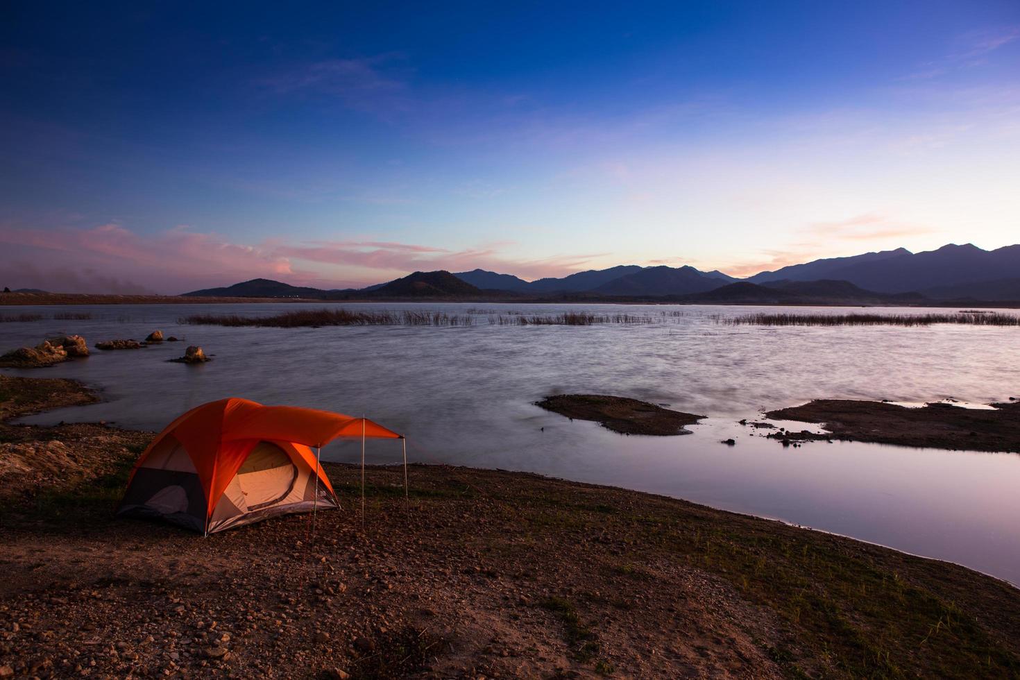 tenda al crepuscolo foto