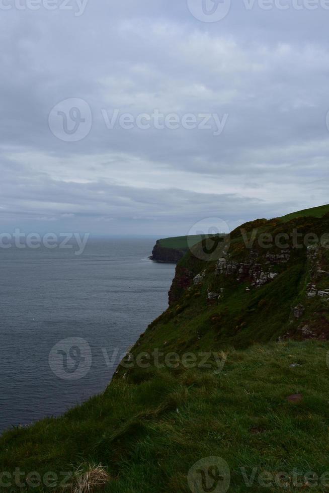 mare irlandese lungo la costa di St Bees in inghilterra foto