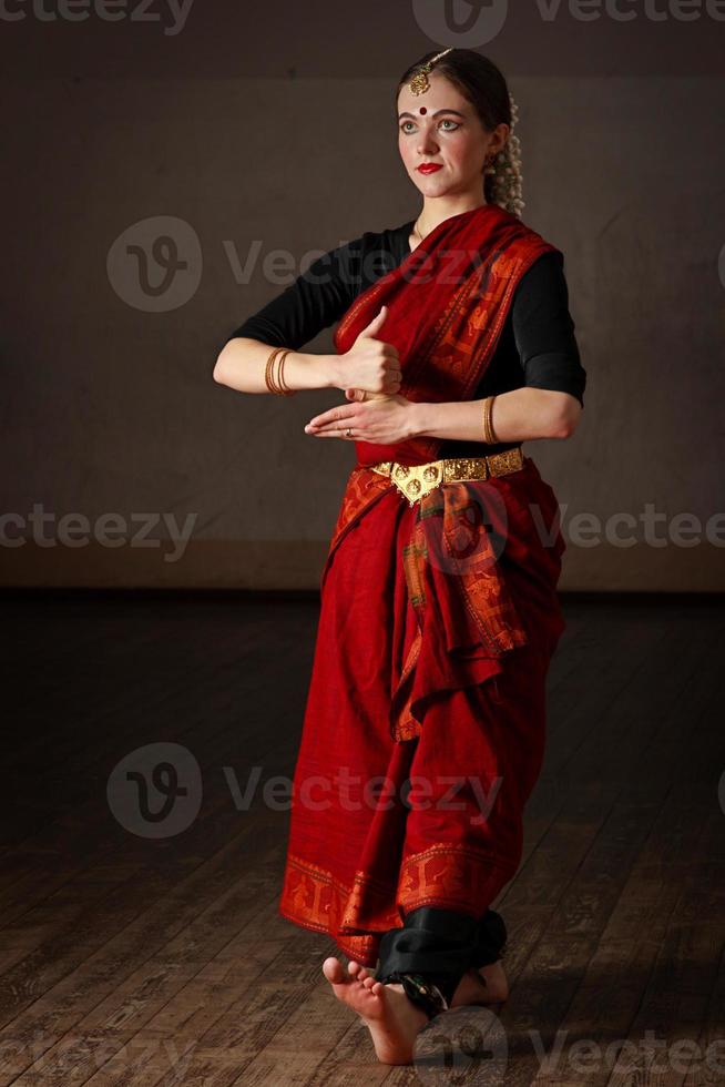 esponente della danza bharat natyam foto