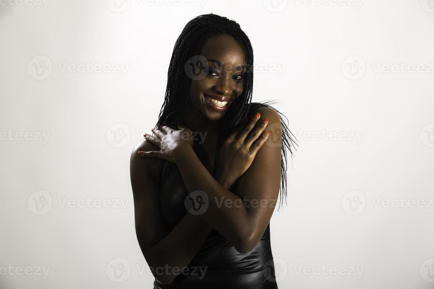 giovane donna africana alla moda foto