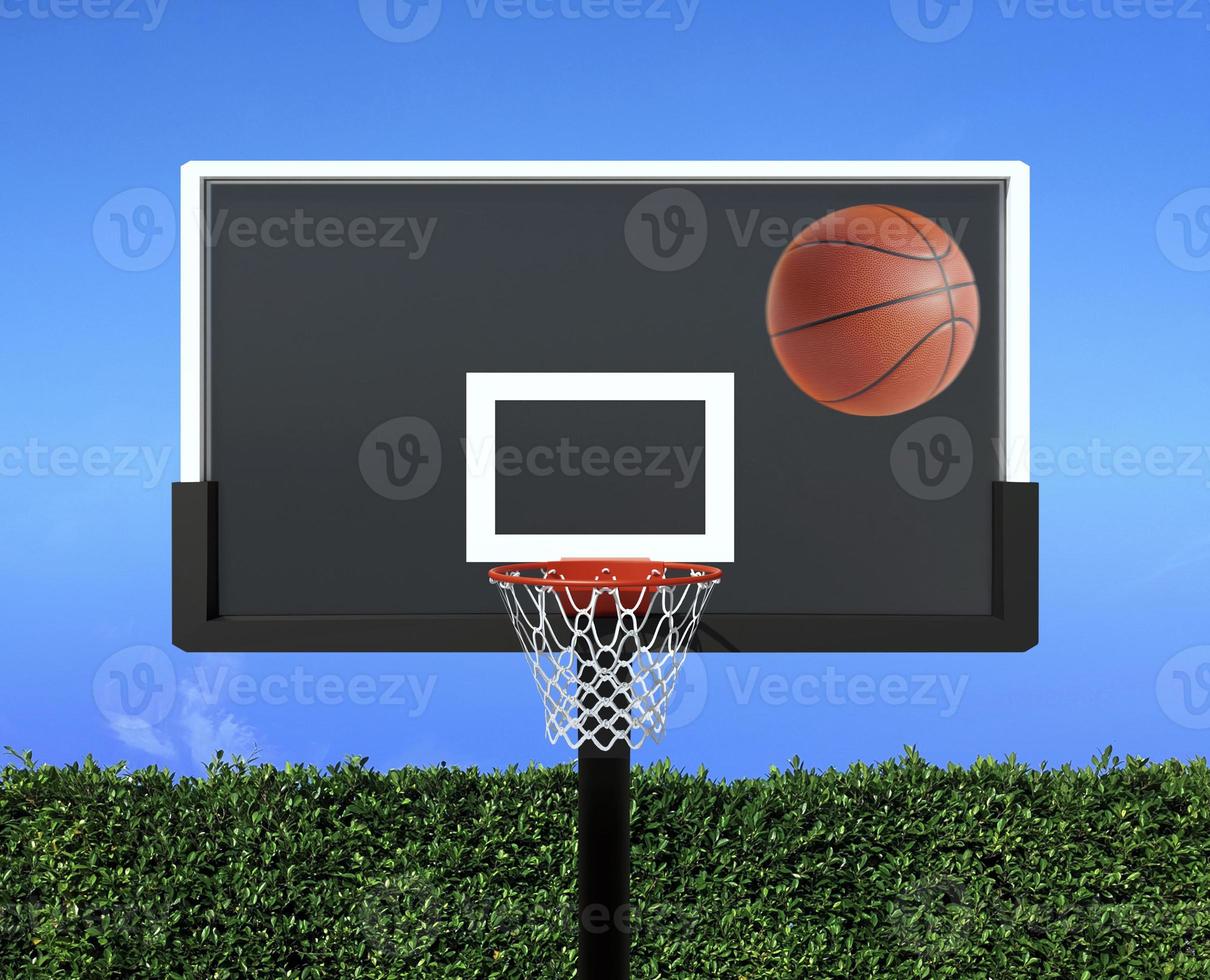 un giocatore lancia una palla da basket verso la rete e cerca di ottenere un punteggio foto