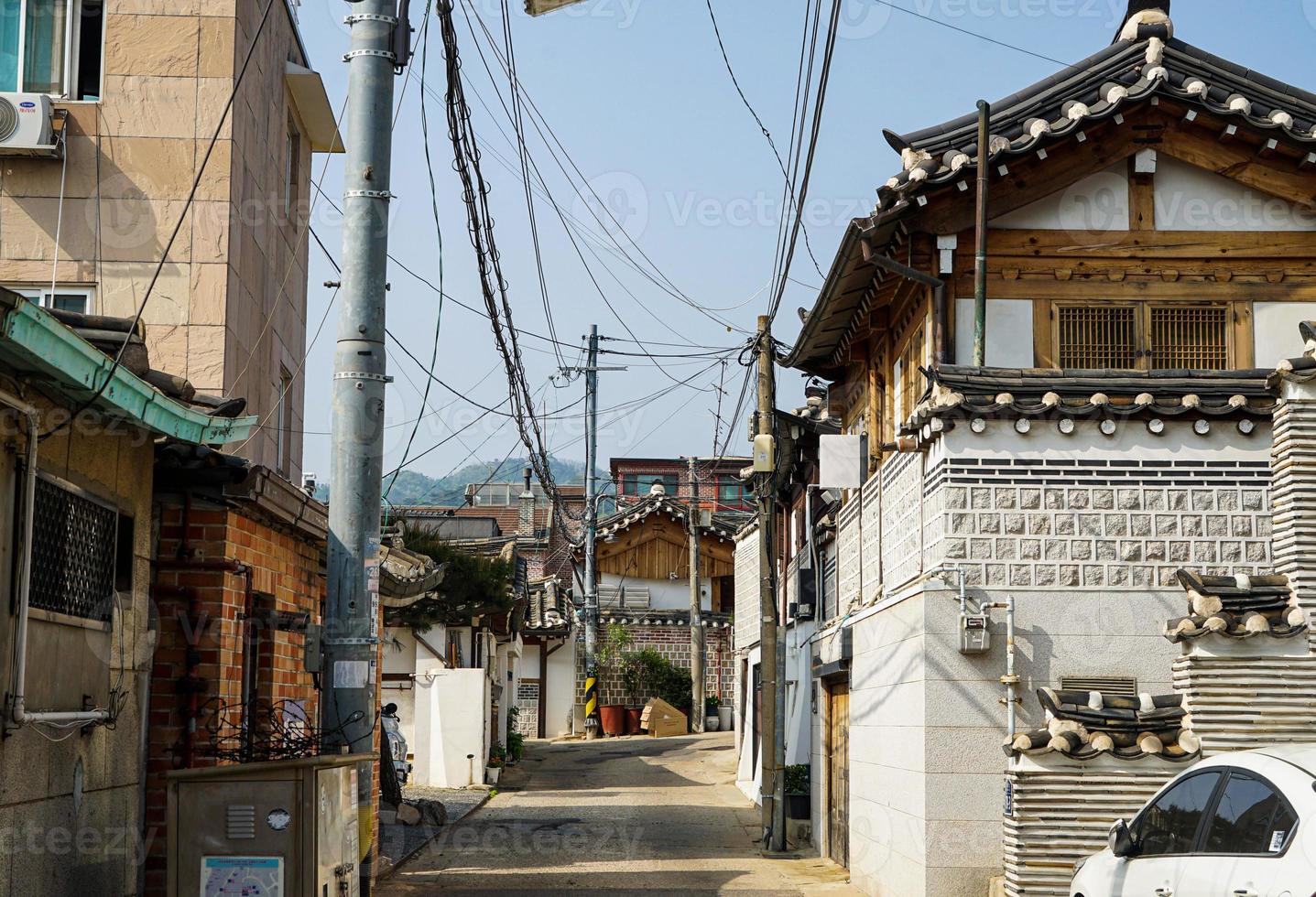 una casa tradizionale a seoul, in corea foto