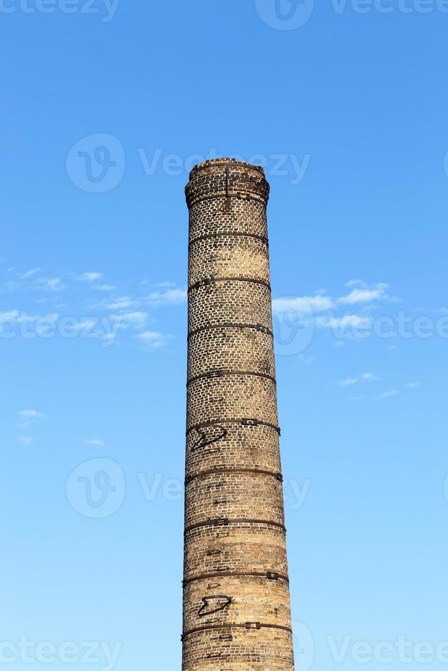 tubo di mattoni rotto foto