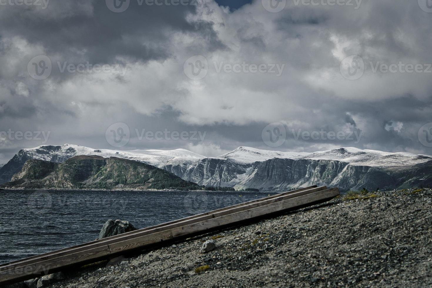 montagne innevate a west cap in norvegia. foto
