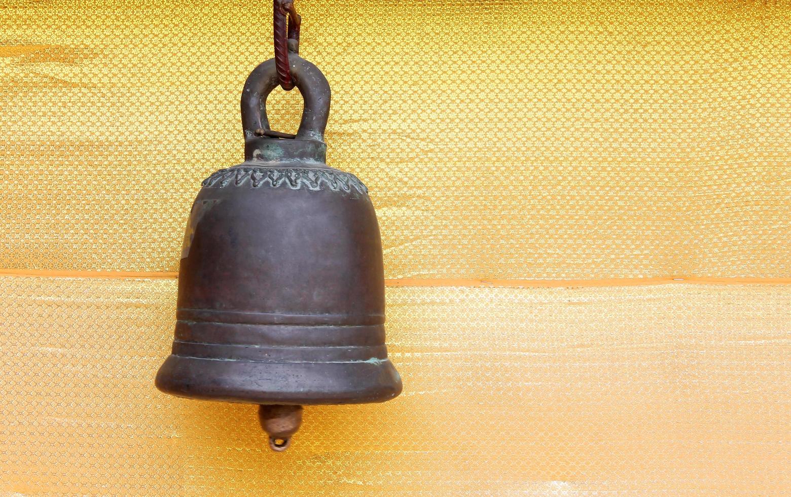campane nel tempio in thailandia foto