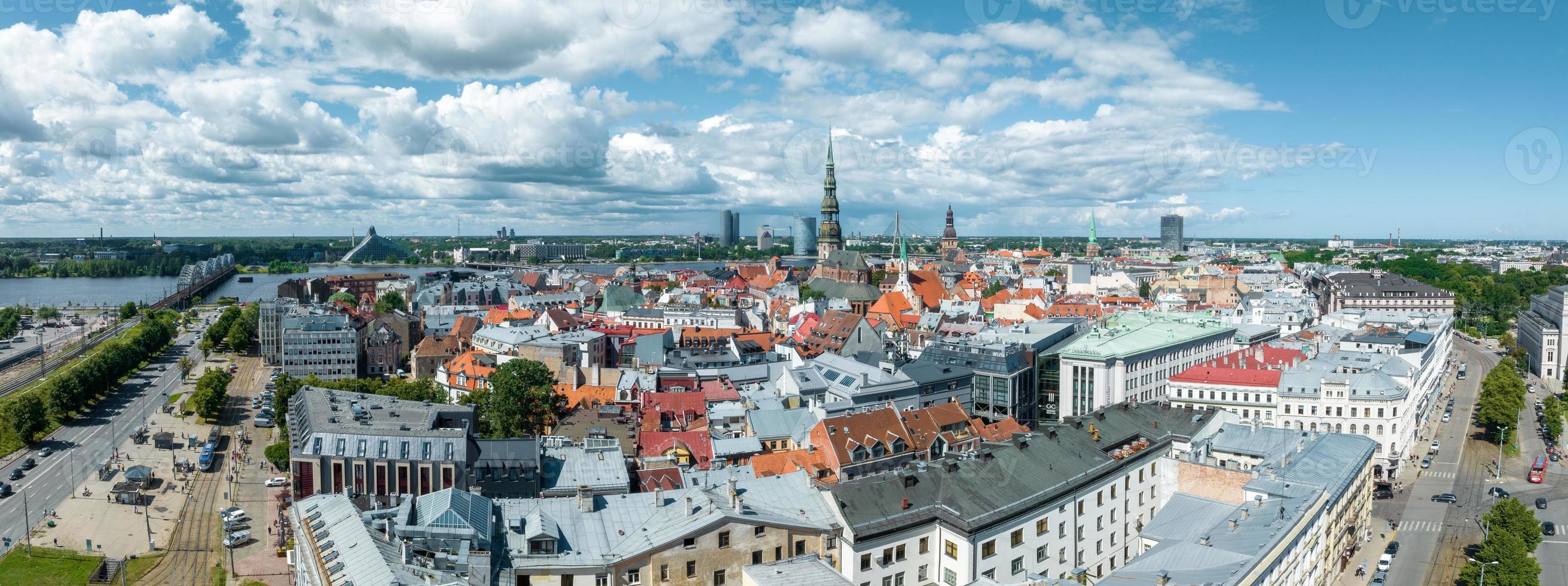 veduta aerea del centro di riga in lettonia. foto