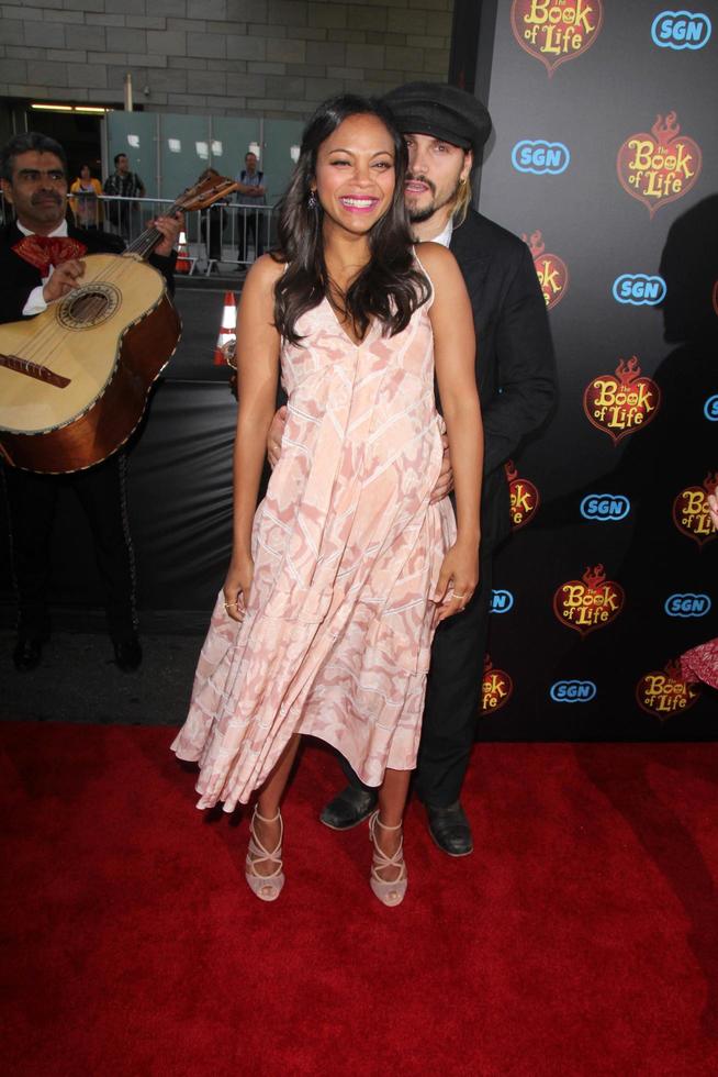 los angeles, 12 ottobre - zoe saldana, marco perego al libro della vita premiere al regal 14 teatri il 12 ottobre 2014 a los angeles, ca foto